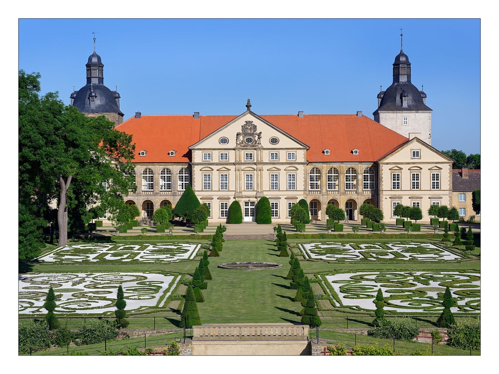 Blick auf das Schloss Hundisburg, ein beliebtes Ausflugsziel.