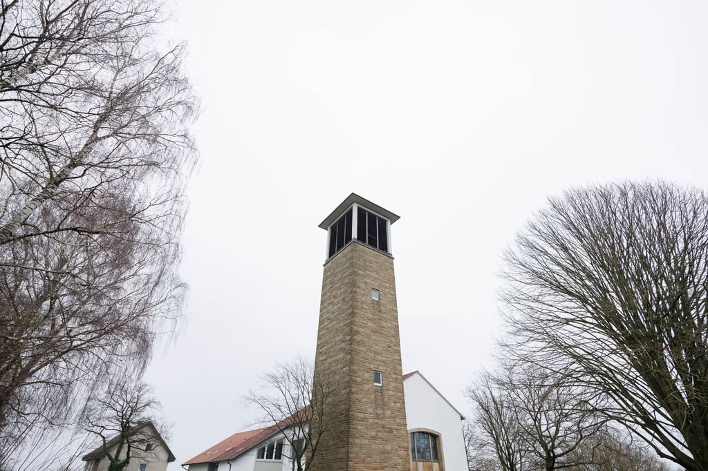 Blick auf die Evangelisch-lutherische König-Christus Kirche Oesede.