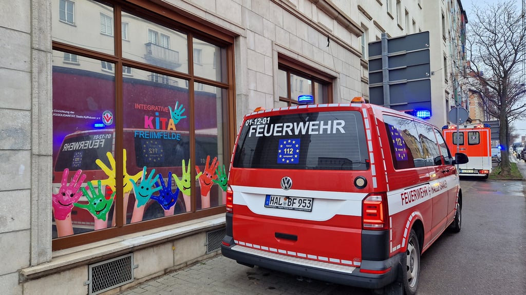 Feuer in einer Kita in Halle: Der Kindergarten Freiimfelde nahe des Hauptbahnhofes musste geräumt werden.