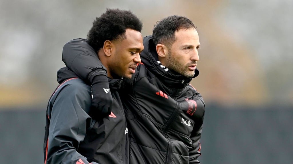 Belgiens Nationaltrainer Domenico Tedesco, hier mit RB-Stürmer Lois Openda, soll seine Mannschaft auch zur WM 2026 führen.
