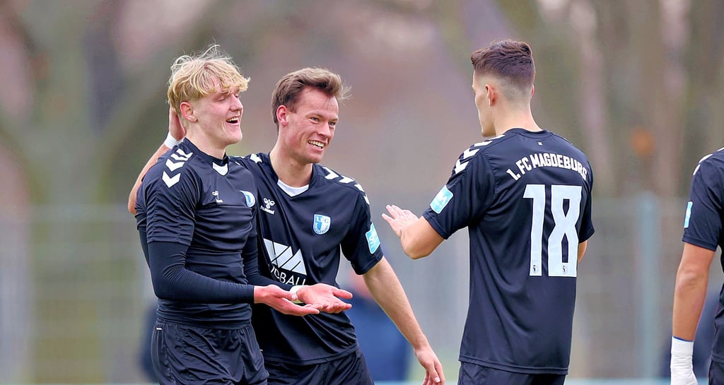 Hector Hink (l.) ist derzeit sehr glücklich.