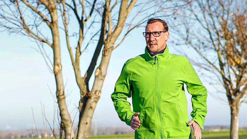 Gerry Bage liebt das Laufen und ist Trainer für die AOK Laufschule.