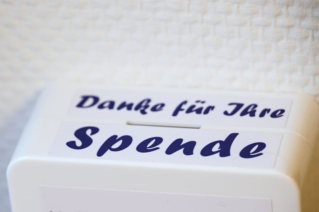Viele Menschen wollen Gutes tun und anderen helfen. Geld zu spenden ist eine Möglichkeit. Dabei zählt jeder Beitrag, und was auf den ersten Blick wenig erscheinen mag, kann viel bewirken.