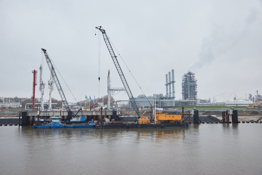 Im Stader Energiehafen ist das Terminal in Betrieb genommen worden.
