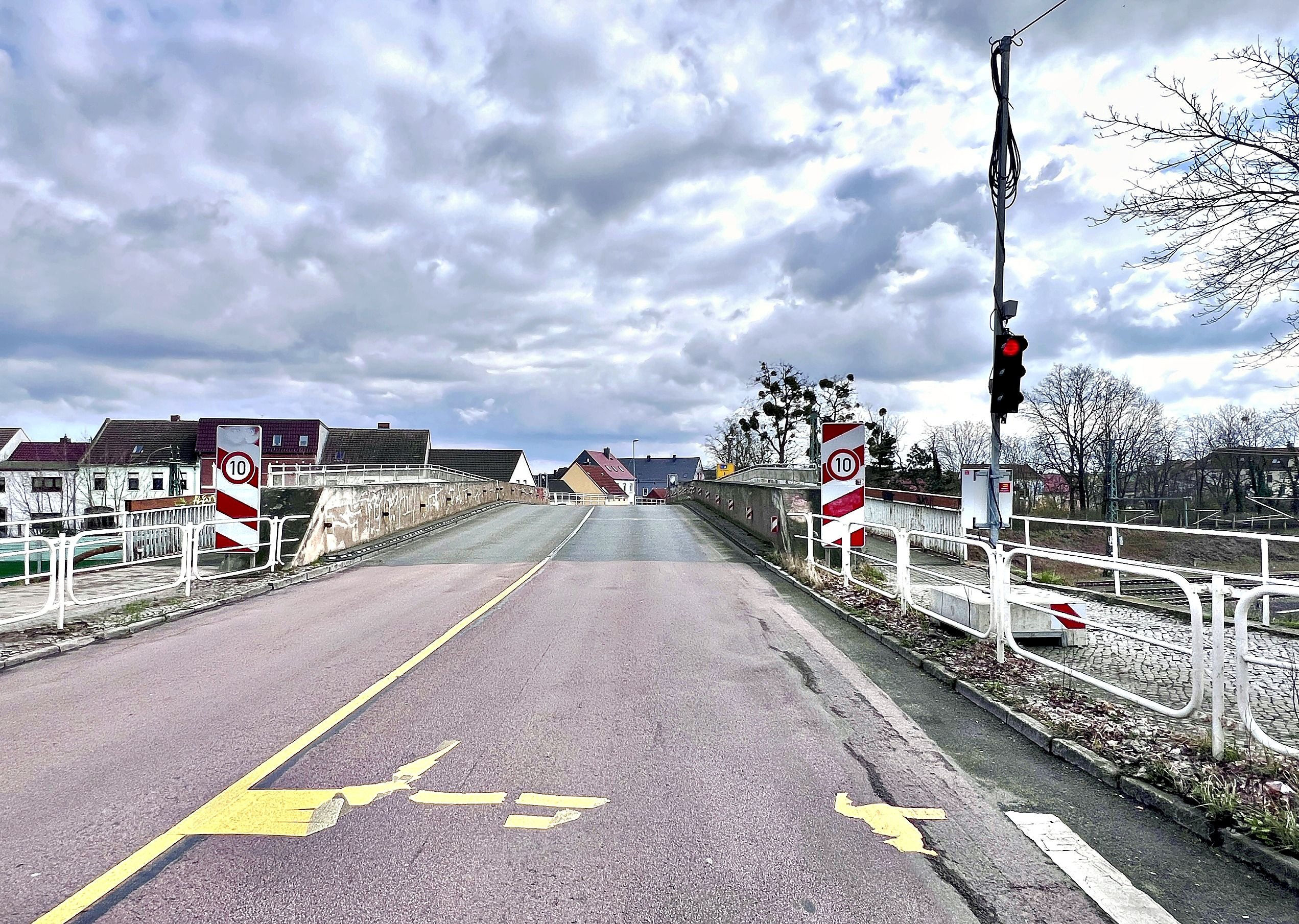 Schwere Zeiten Nördlich Der Elbe: Zerbster Brücke In Roßlau Vor ...