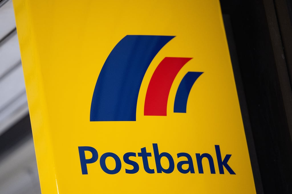 Symbolfoto - Die Filiale der Sangerhäuser Postbank war für einige Tage geschlossen.