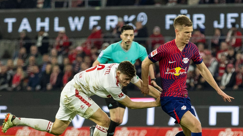 Ex-RB-Spieler Eric Martel vom 1. FC Köln kann EB-Profi Dani Olmo nicht stoppen.