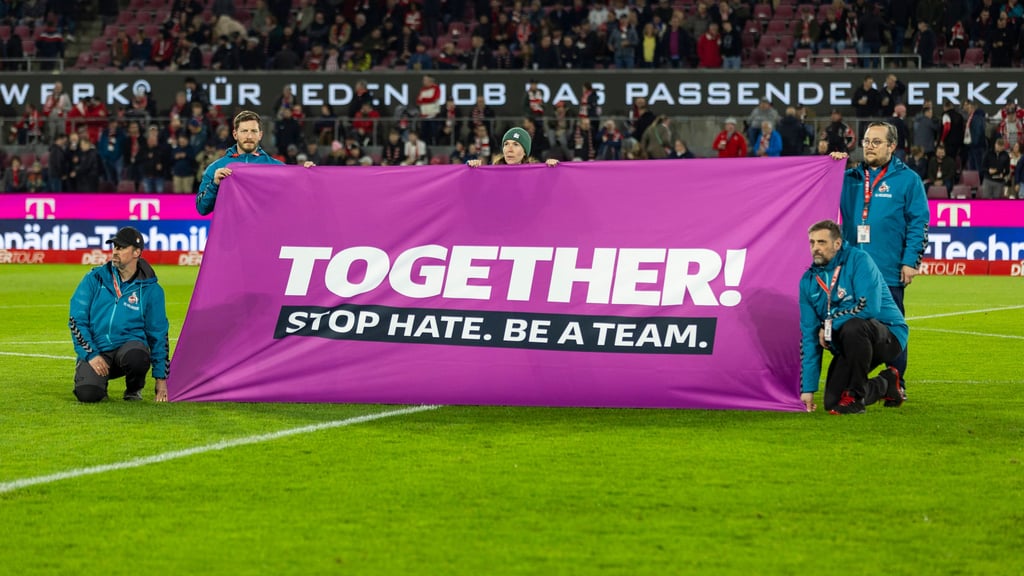 Hass gegen Ostdeutschland am Aktions-Spieltag gegen Hass in Köln