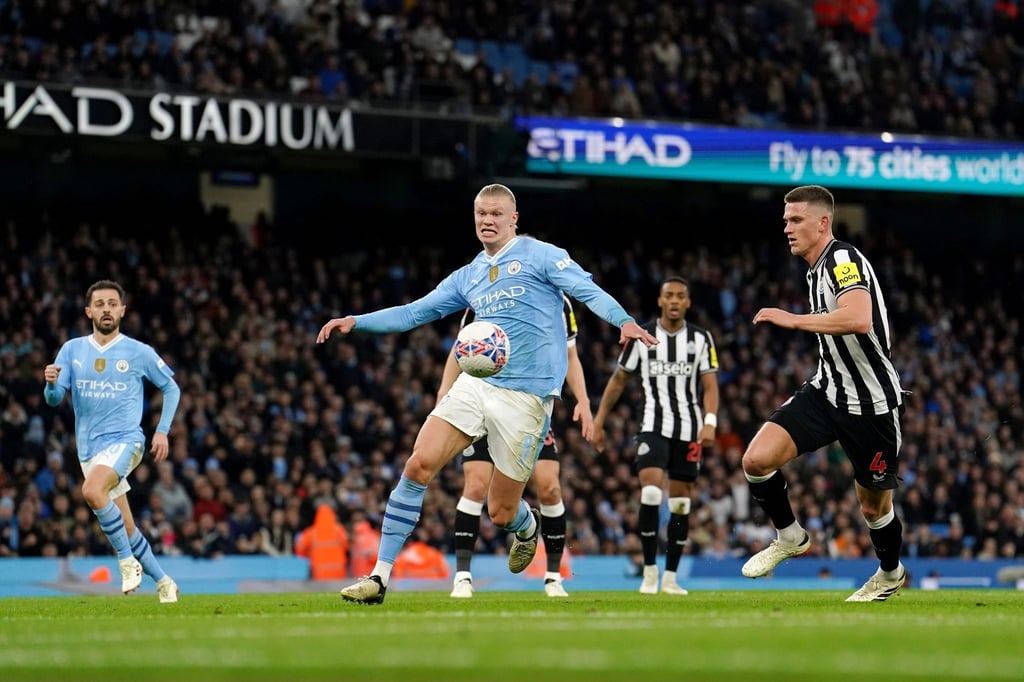 Erling Haaland (M.) erreichte mit Manchester City das Halbfinale.
