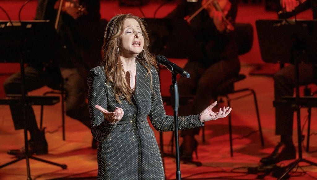 Die Sängerin Vicky Leandros singt auf ihrem „Ich liebe das Leben“-Konzert in der Hamburger Elbphilharmonie.