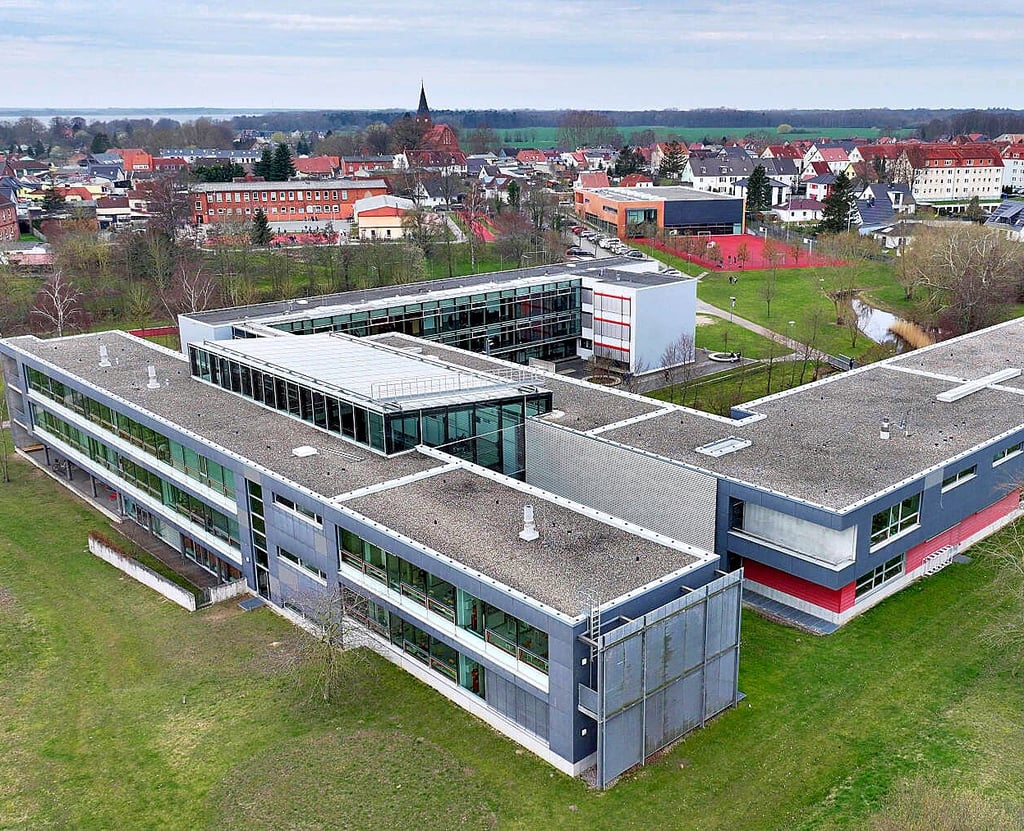 Der Vorfall am Richard-Wossidlo-Gymnasium in Ribnitz-Damgarten könnte die Landespolitik in Mecklenburg-Vorpommern noch länger beschäftigen.