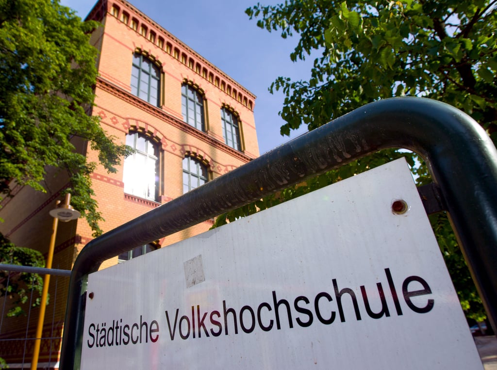 Blick auf die städtische Volkshochschule in Magdeburg.