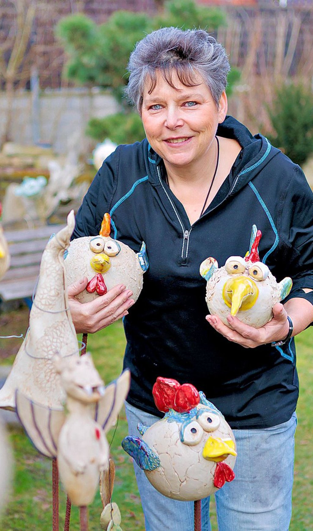 So fröhlich sieht Frühling im Töpfercafé Rehmsdorf bei Iris Findeis aus.