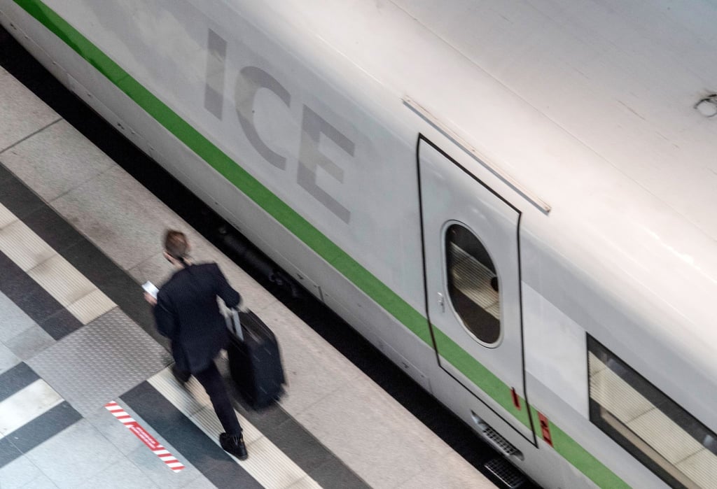 Bahn-Stillstand: Bei Streik müssen Arbeitnehmer im Zweifelsfall auf andere Fortbewegungsmittel zurückgreifen, um pünktlich zur Arbeit zu erscheinen.