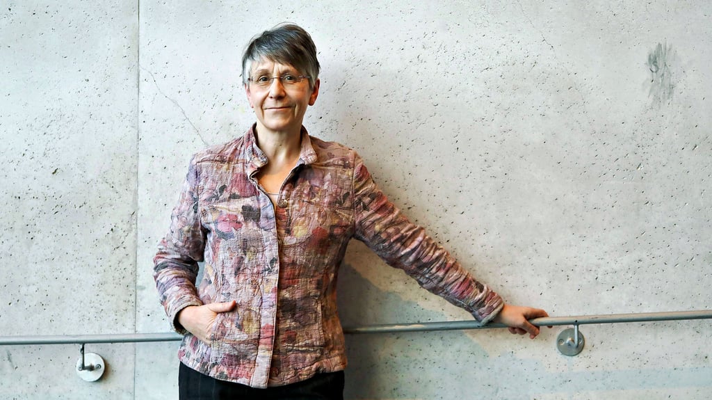 Glück ist nur eine Mutmaßung für Kerstin Hensel, die als Schriftstellerin und Hochschuldozentin in Berlin lebt.