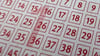 Eine Rentnerin aus London hat in Großbritannien mehrfach beim Lotto gewonnen. Dies rief Ermittlungen auf den Plan.