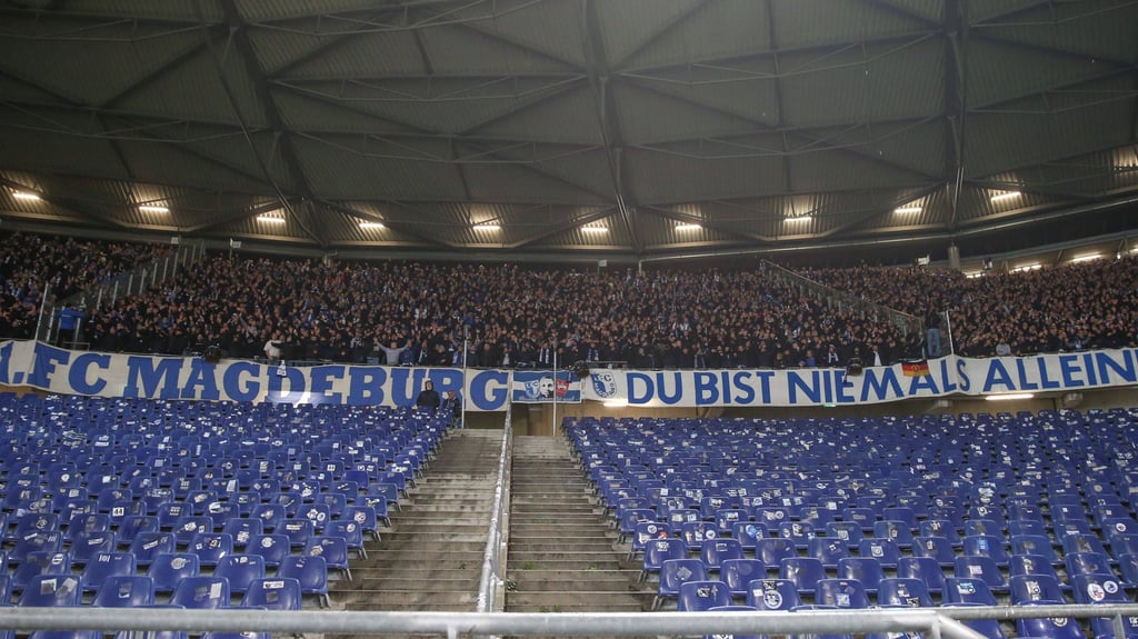 Die Fans des 1. FC Magdeburg sorgten neben dem Einsatz von Pyrotechnik auch für verletzte Ordner beim Spiel gegen Hannover 96.