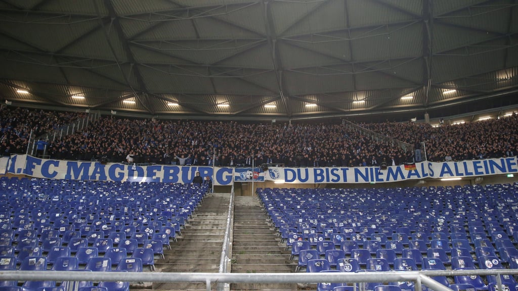 Die Fans des 1. FC Magdeburg sorgten neben dem Einsatz von Pyrotechnik auch für verletzte Ordner beim Spiel gegen Hannover 96.