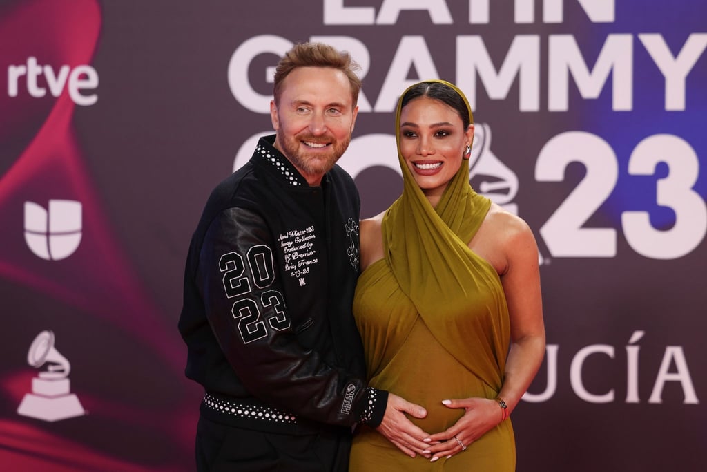 Bei den Latin Grammy Awards in Sevilla posierten David Guetta und seine Jessica mit dem Babybauch.