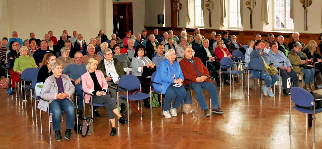 Gut besuchte Einwohnerversammlung im „Ritter“ zu Tiefbauarbeiten in Kanzlerstraße und Am Galgenberg.