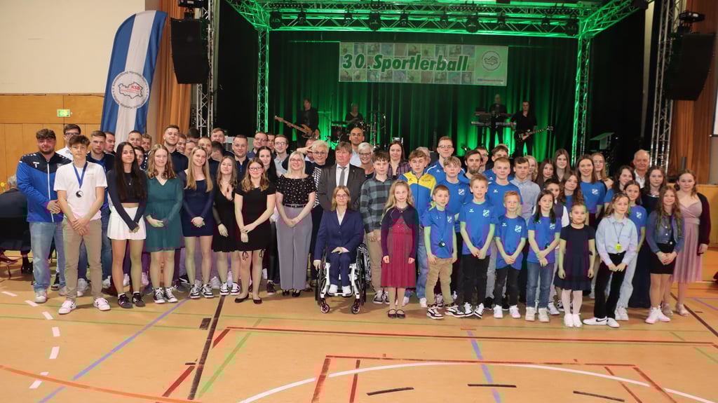 Gruppenbild vom Sportlerball in Sangerhausen.