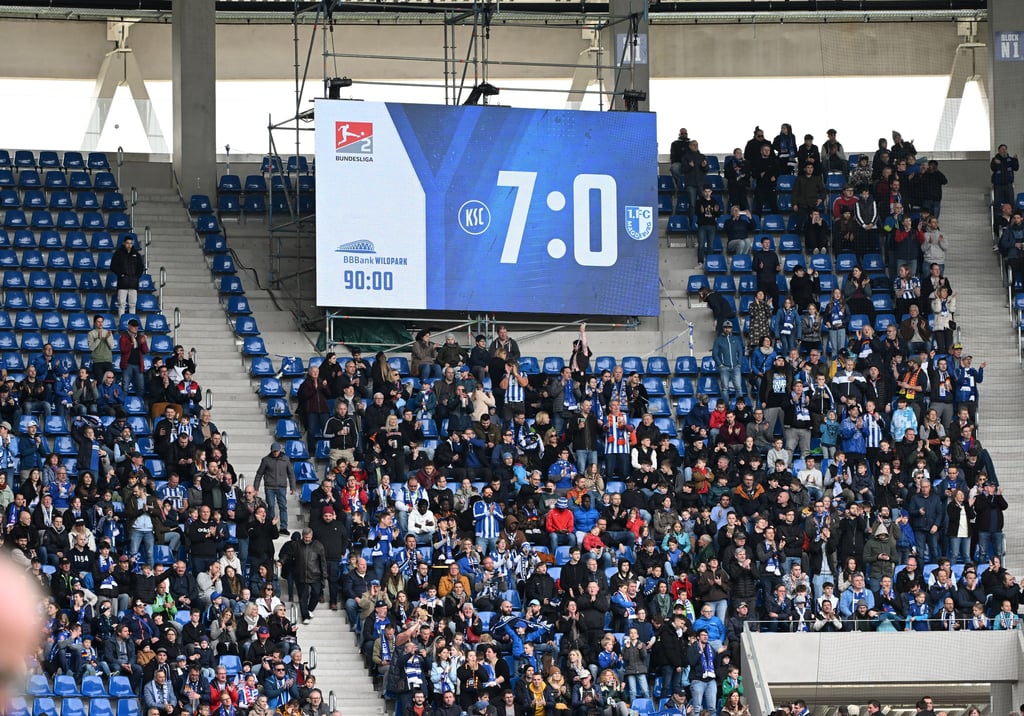 Der 1. FC Magdeburg erlebte in Karlsruhe ein Debakel. Nach dem 0:7 heißt es jetzt: Abstiegskampf.