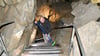 Stefan Czapla, Mitarbeiter beim Tourismusbetrieb der Stadt Oberharz am Brocken, säubert vor der Eröffnung am 23. März, noch die Treppen.
