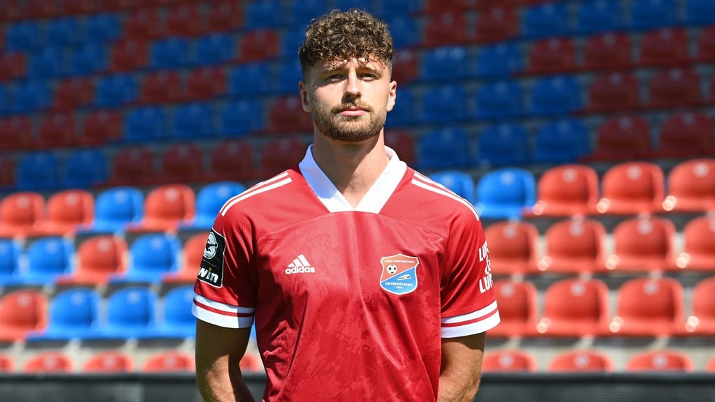 Patrick Hasenhüttl im Trikot von Unterhaching: Zuletzt war der Stürmer für den Halleschen FC aktiv.