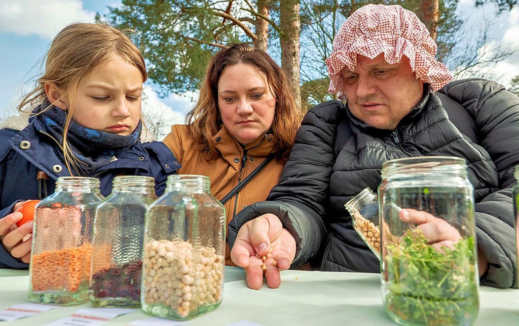 Es gab nur ein Team, dass alle Bäume, Kräuter und Getreidesorten fehlerfrei zuordnen konnte. Den Stand beteuten die Damen des Kräutergartens.