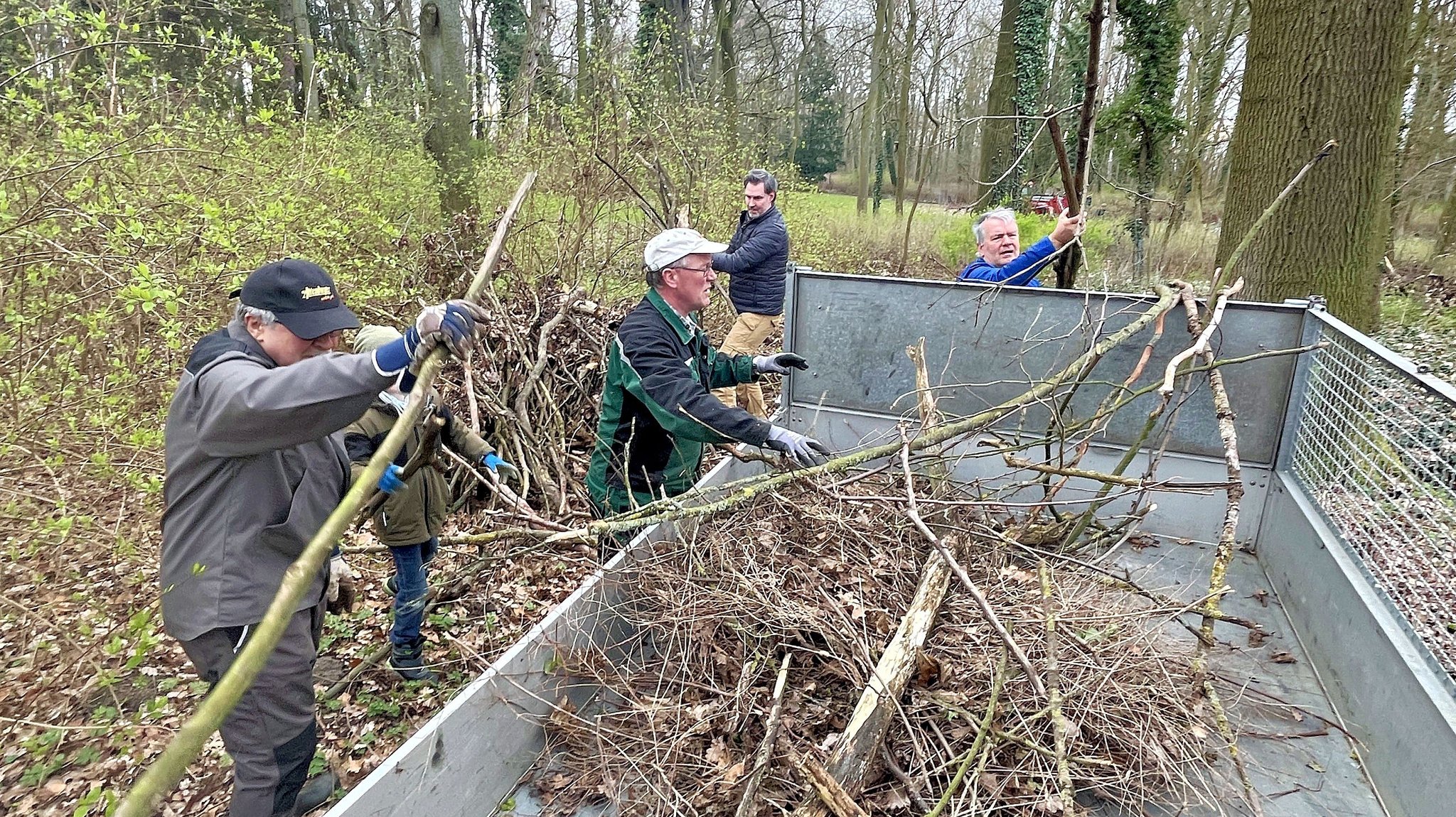 Frühjahrsputz in AnhaltBitterfeld Zörbig putzt sich heraus Dutzende