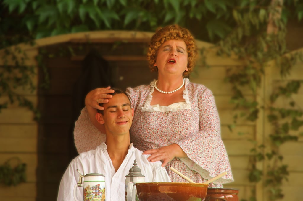 Zwischen Wehklagen und mal mehr, mal weniger herzlichen Liebesdingen bewegt sich das diesjährige Wormsdorfer Theaterstück „Geld oder Leben".