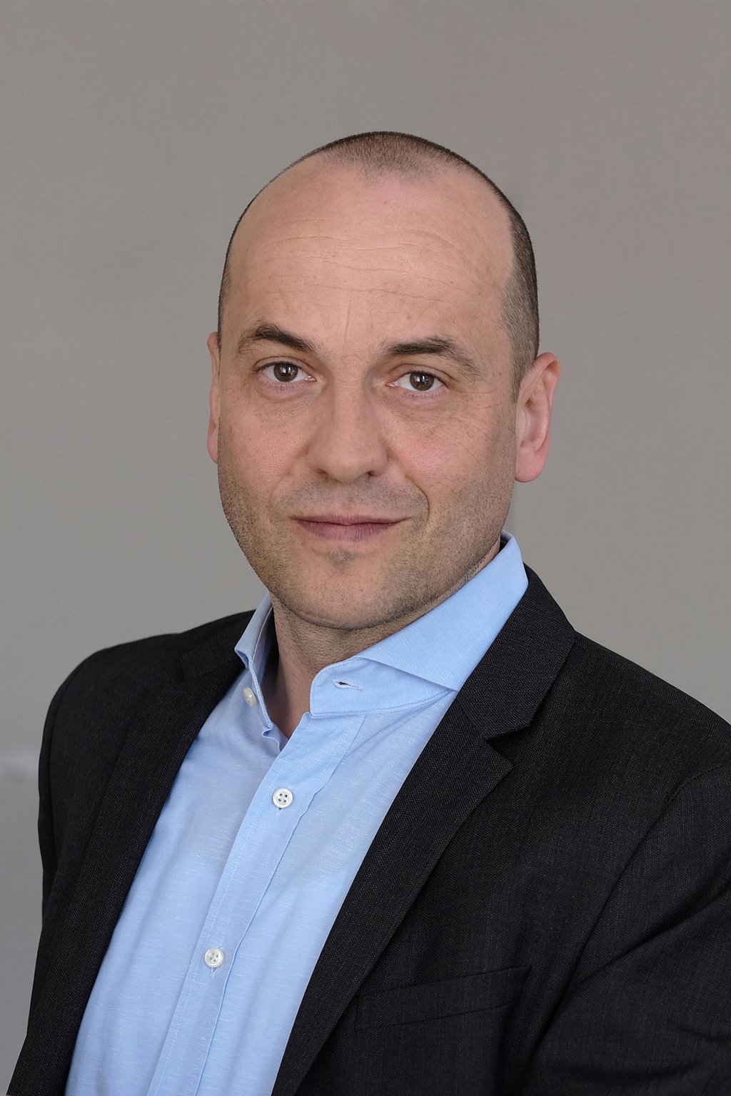 Alexander Bredereck ist Fachanwalt für Arbeitsrecht in Berlin.