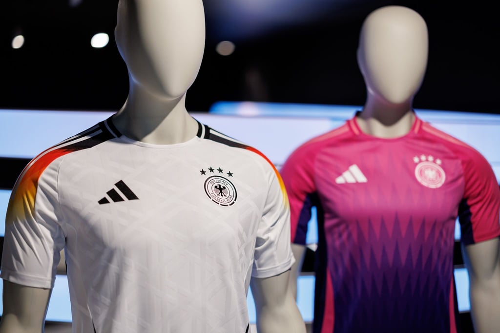 In Weiß und Pink geht es bei der Heim-EM um die Trophäe.