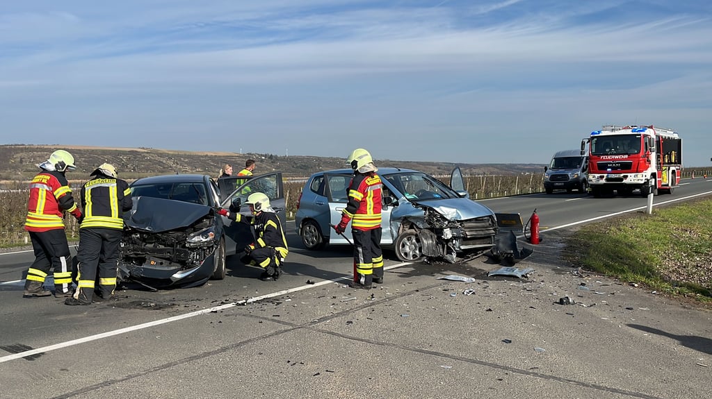 Unfall auf der B 80 bei Aseleben: Zwei Verletzte durch Frontalzusammenstoß