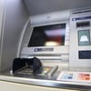 In einer Sparkasse in Weißenfels soll ein Mann Geld mit einer gestohlenen EC-Karte abgehoben haben.