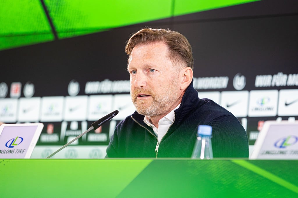 Trainer Ralph Hasenhüttl soll den VfL Wolfsburg stabilisieren und kurzfristig aus der abstiegsgefährdeten Zone holen.
