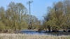 Blick auf die bestehende 220-kV-Leitung in Losenrade direkt an der Elbe, ganz im Norden des Landkreises Stendal. Netzbetreiber 50Hertz will sie durch eine 380er-Leitung ersetzen und die Bahn daneben noch eine ganz neue 110-kV-Bahnstromleitung bauen. 