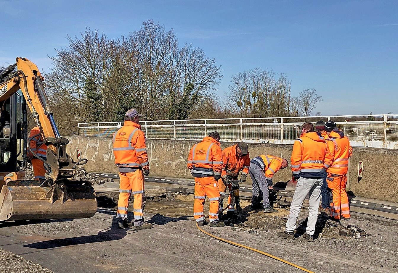 Vollsperrung Der B184: Zerbster Brücke In Roßlau Ist Seit Montag Dicht ...