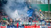 Pyrotechnik im Fanblock des FC Carl Zeiss Jena. Im Thüringen-Derby gegen Erfurt kam es wegen Pyrotechnik zur Spielunterbrechung.
