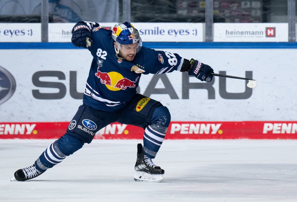 Christopher DeSousa von München jubelt über sein Tor zum 5:3.
