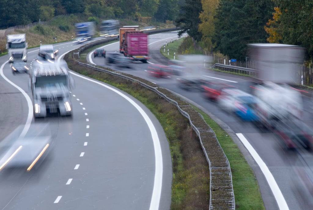 Am Montag löste eine Zigarette einen Brand in einem Transporter auf der A9 aus.