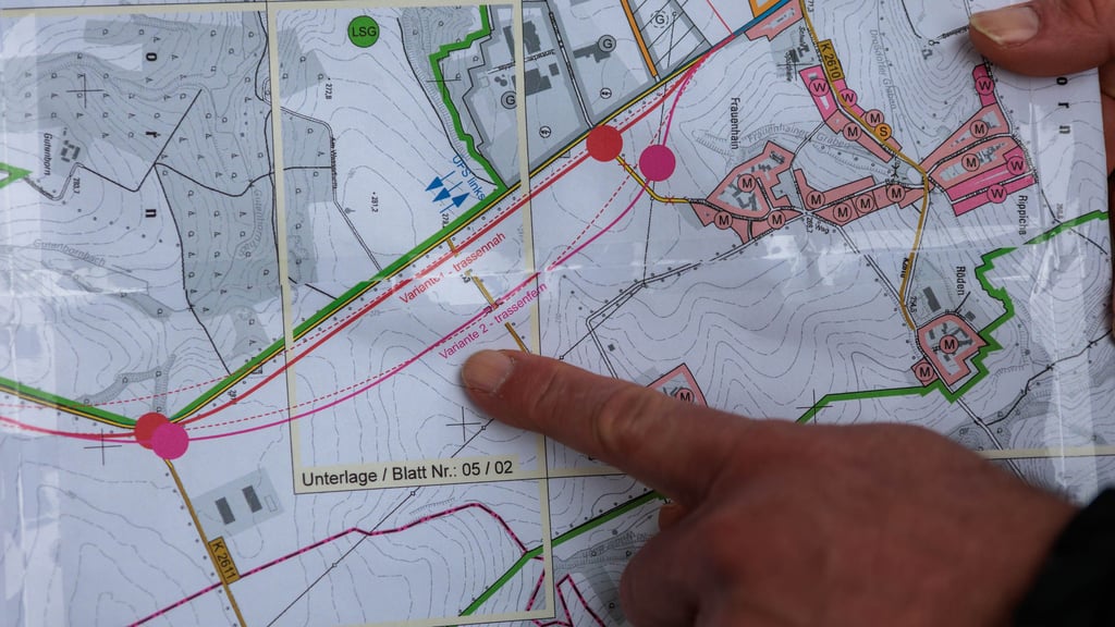 Der geplante Ausbau der B2 zwischen der Umgehung Zeitz und Giebelroth steht weiter in der Kritik.