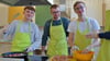 Hauswirtschaftsunterricht an der BBS Salzwedel: Silas Hübner (von links), Velten Bieber und Gino Krause bereiteten  Fleischbällchen zu. 