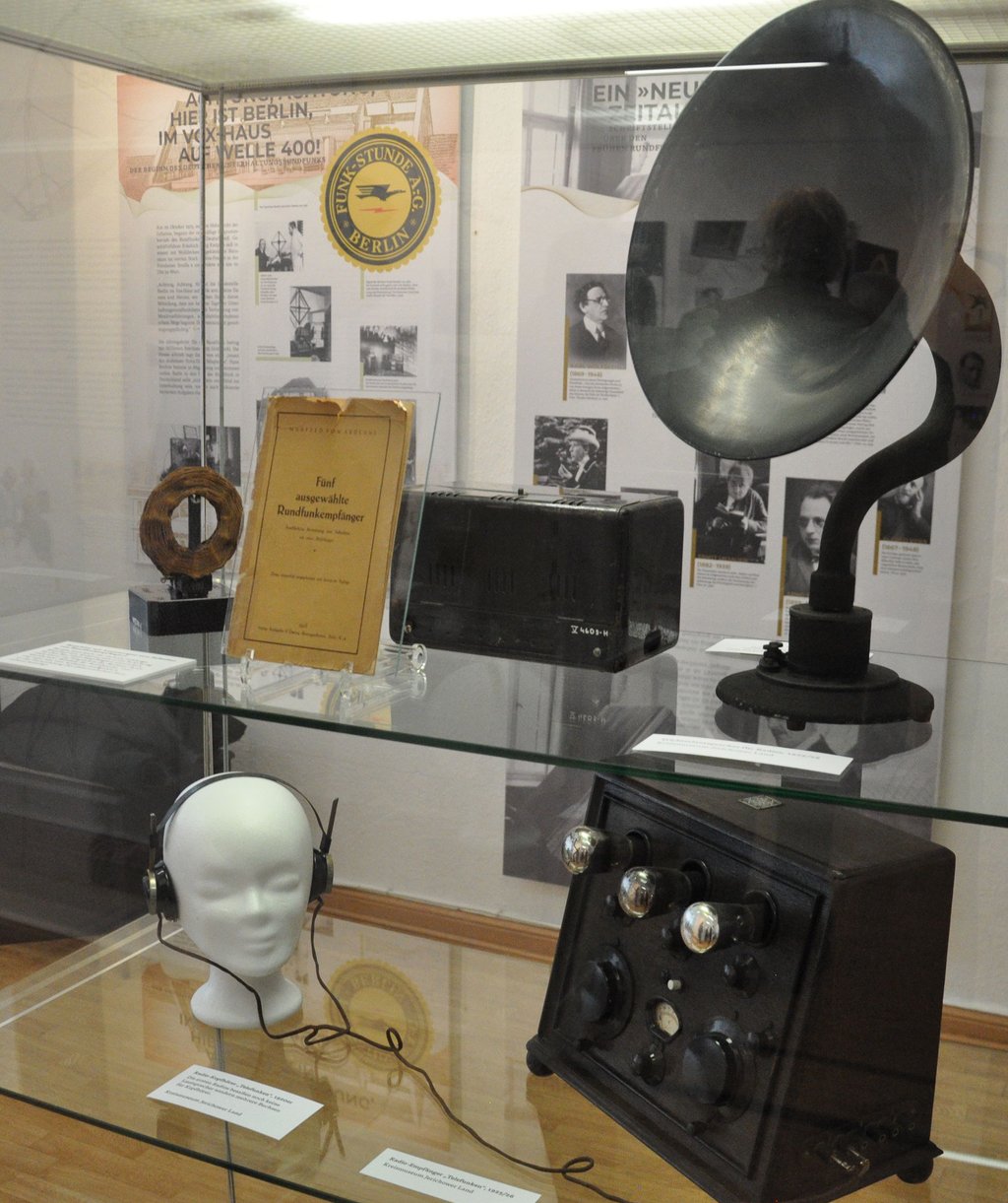 Eine Sonderausstellung zur Rundfunkgeschichte gibt es im Kreismuseum Genthin.