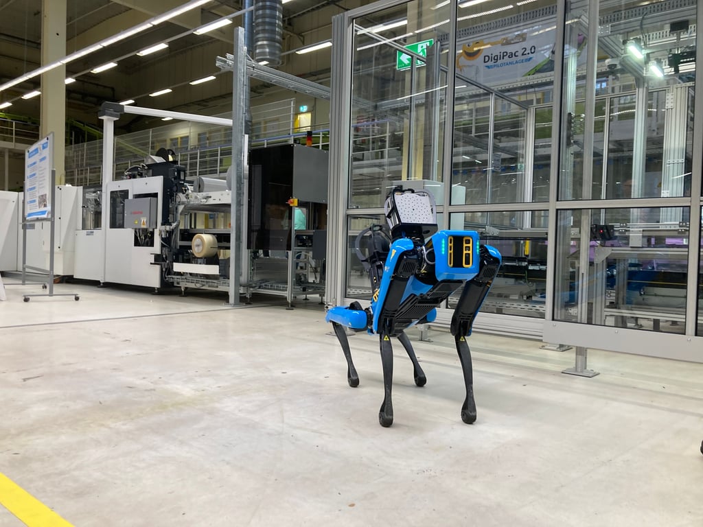 Der Roboter-Hund Spot macht im Hermes-Versandzentrum Kontrollgänge in den sogenannten Technik-Tunneln.