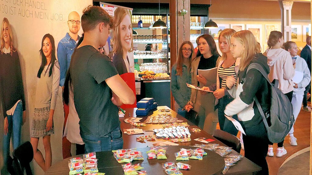 Schülerinnen und Schüler der Coswiger Sekundarschule können sich am Freitag auf der „Regiokom“ im Klassenverband informieren.