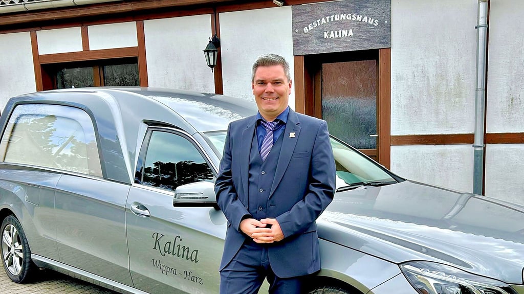 Arno Kalina hat die Bestatter-Firma seiner Eltern in Wippra vor zehn Jahren übernommen.