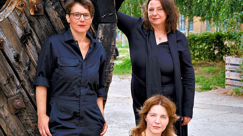 Wenke Seemann (links), Annett Gröschner, Peggy Mädler (vorn )