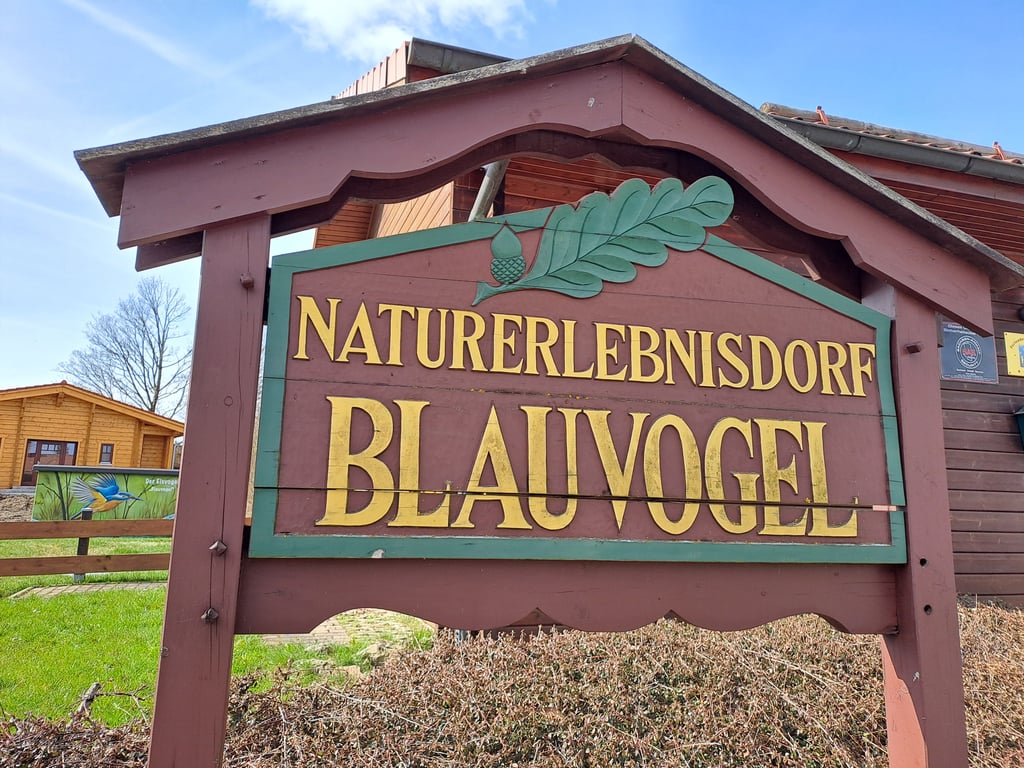 Das Naturerlebnisdorf Blauvogel in Rotacker verfügt über 64 Ferienwohnungen.
