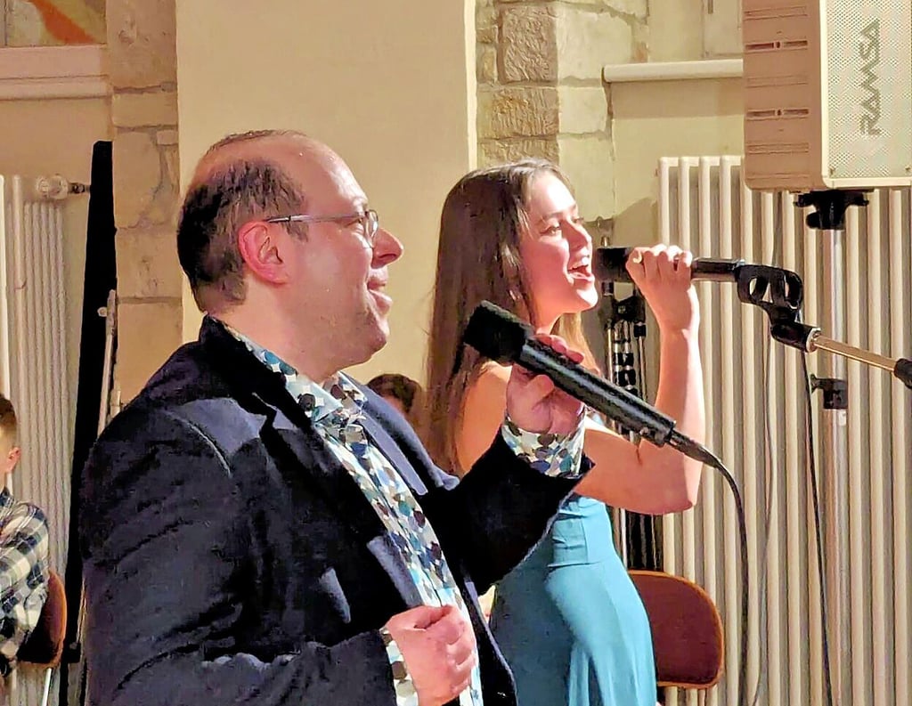 Konstantin Kozakevich und Kaja Gorys singen über die Liebe zur Musik.